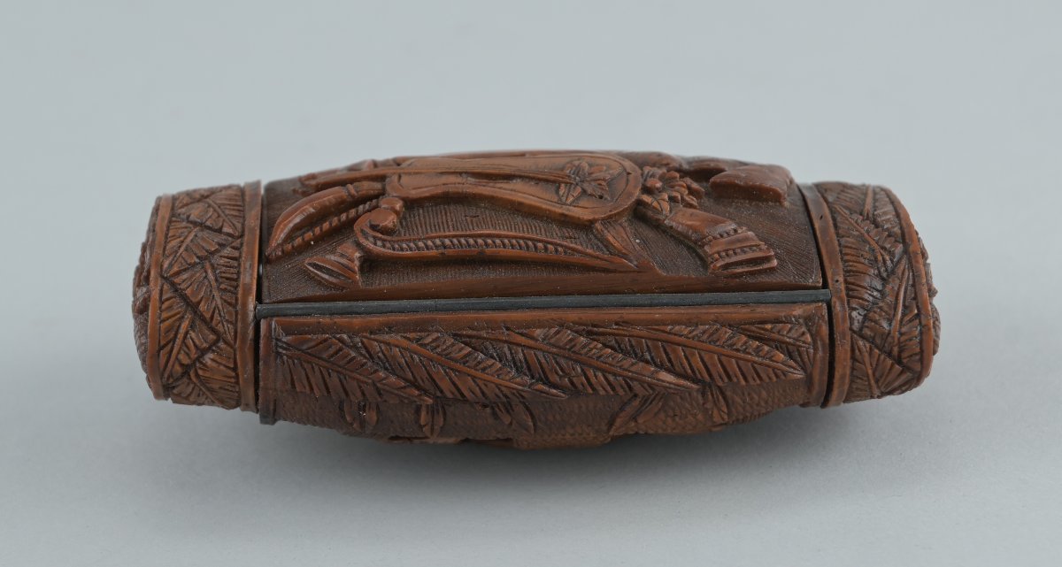 Carved Corozo Snuffbox – 19th Century-photo-4