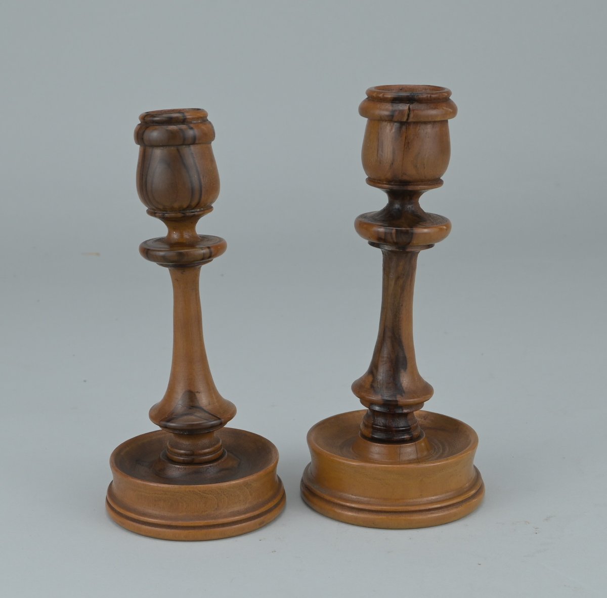 Paire de bougeoirs en bois d’olivier tourné à la main – treen – XIXe siècle-photo-2