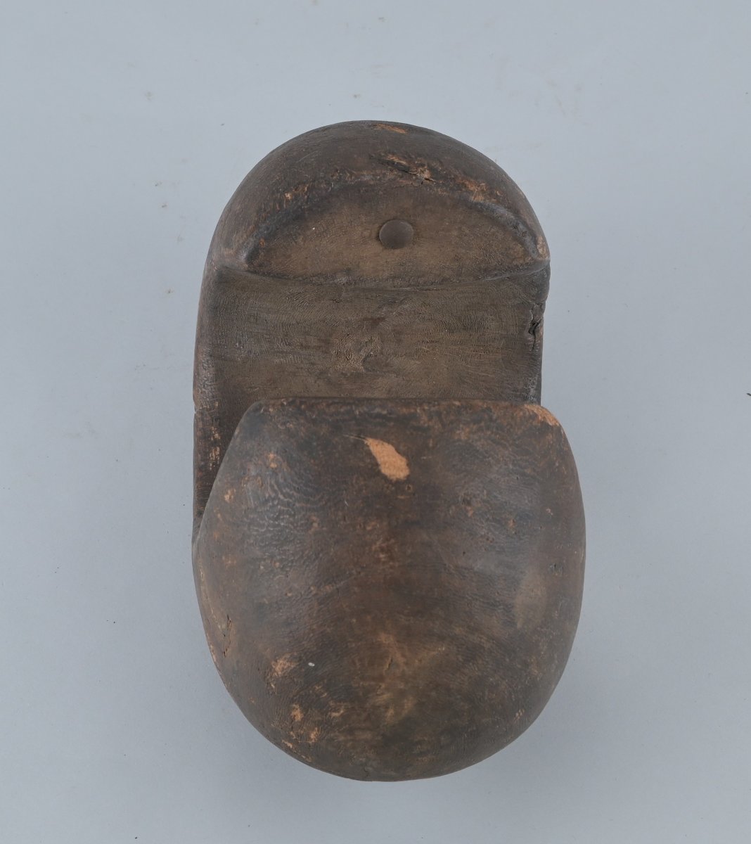 Bracelet d’archer tutsi en bois sculpté – Rwanda – début du XXe siècle-photo-1