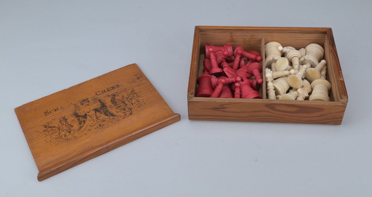 Jeu d’échecs ancien en os – type Nuremberg – complet avec coffret en bois décoré-photo-3