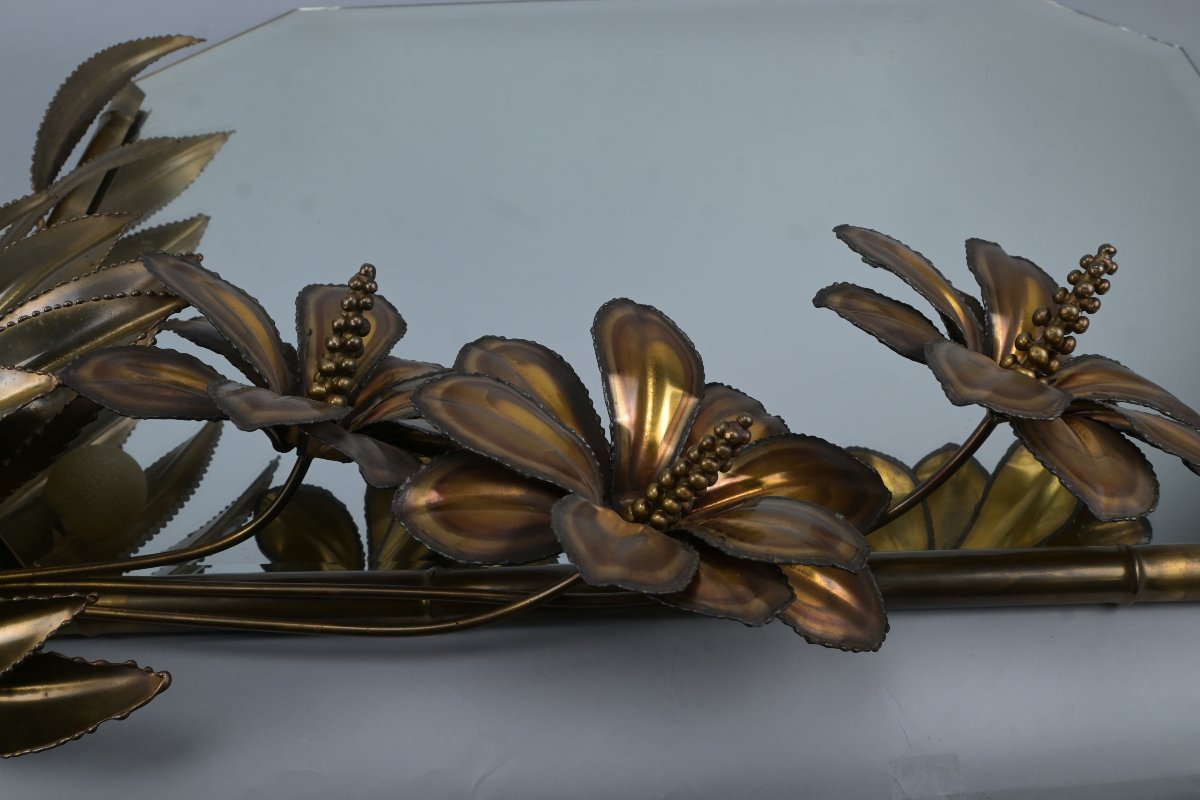 Miroir mural aux fleurs en métal doré attribué à Maison Jansen, vers 1970-photo-3