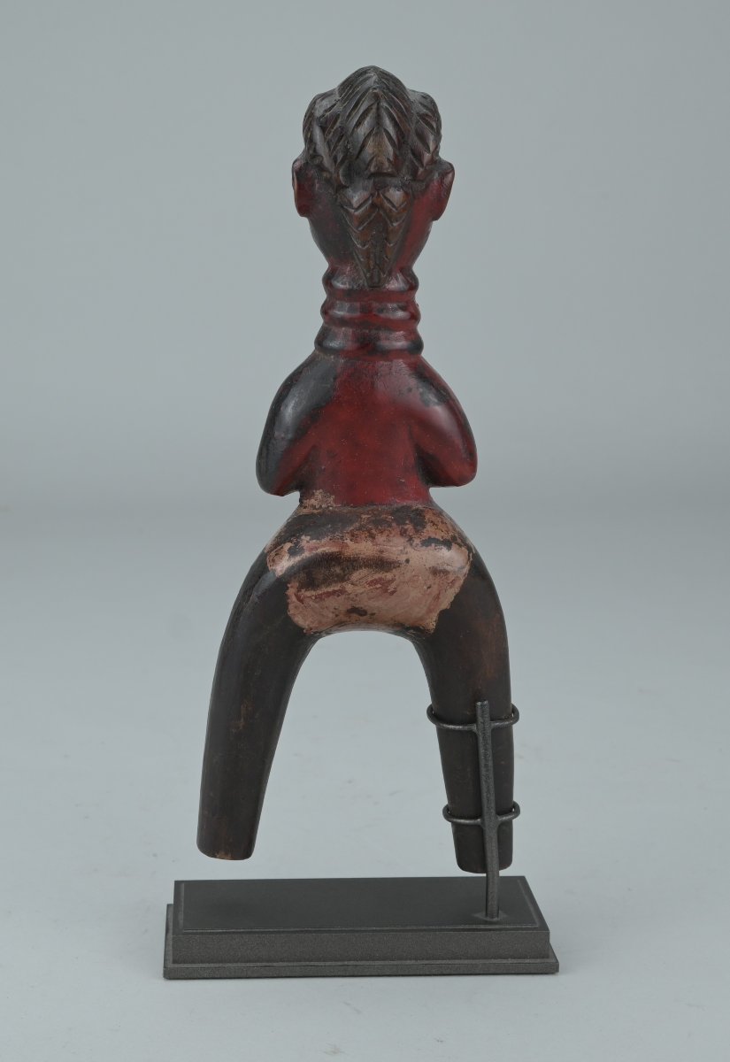 Lance-pierre figuratif Baoulé — Côte d’Ivoire, début du XXe siècle-photo-1