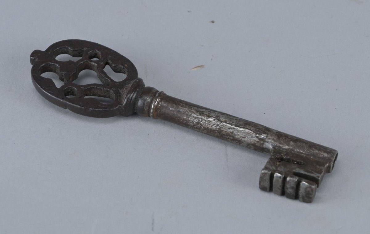 Large Wrought-iron Key, 16th–17th Century-photo-2