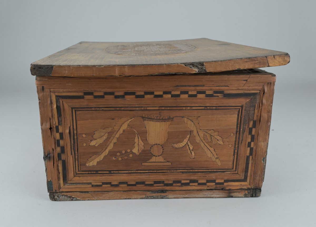 Petit cabinet de table en marqueterie de paille du XVIIIe siècle-photo-6