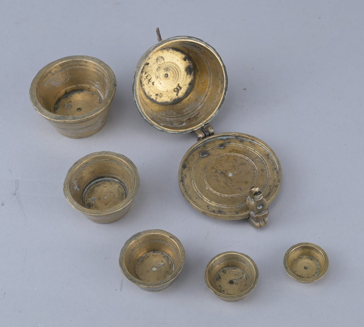 18th-century Brass Cup-weight Set-photo-2
