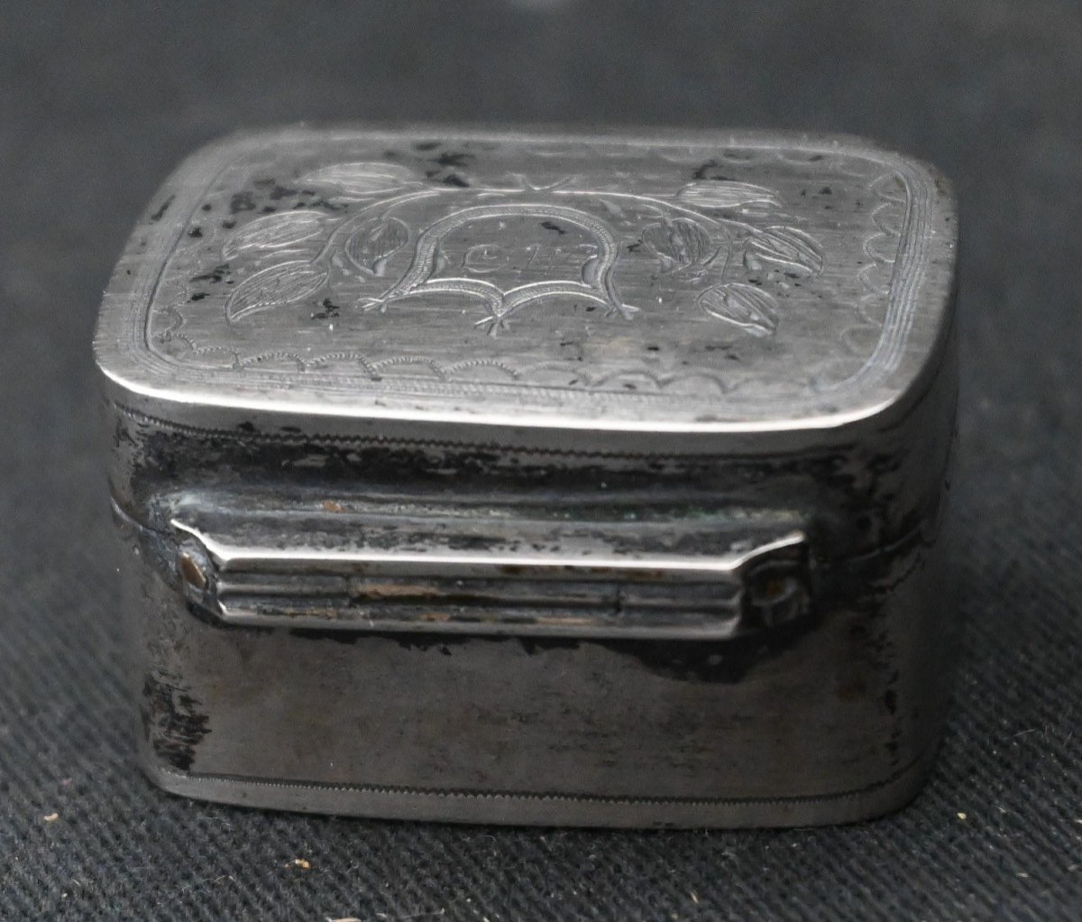 Socket Box, Nineteenth Silver Snuffbox-photo-4