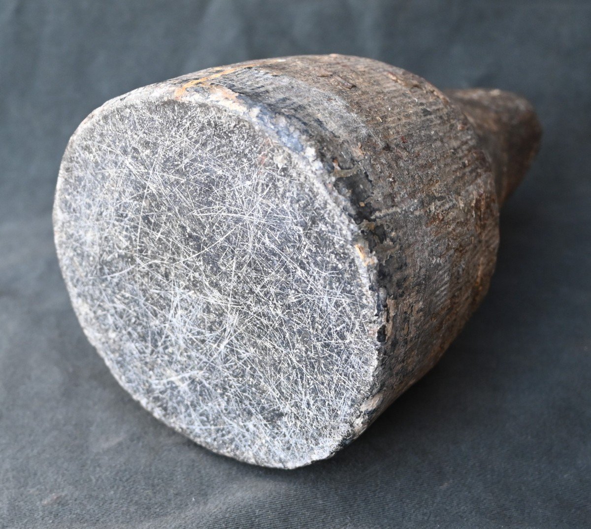 Pilon d'Un Peintre 17ème/18ème Siècle En Pierre Bleue-photo-3