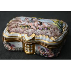 Porcelain Box: Capodimonte XIXth Century.