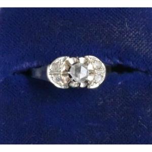 18k White Gold Ring With Diamonds