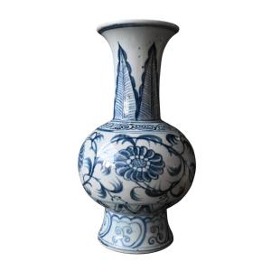 Vase bouteille en grès bleu et blanc, Vietnam, Chu Đậu, vers 1550–1620