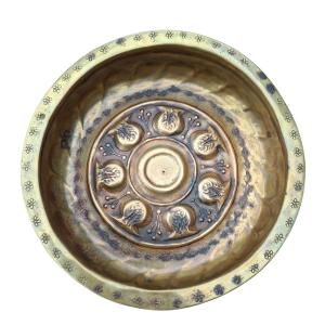 Rare bassin baptismal en laiton, Nuremberg, XVIe siècle