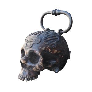 Rare tronc à offrandes en forme de crâne (memento mori), XVIIe siècle