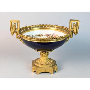Coupe en porcelaine de Sèvres montée en bronze doré – France, XIXe siècle