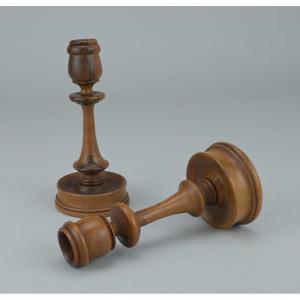 Paire de bougeoirs en bois d’olivier tourné à la main – treen – XIXe siècle