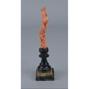 Sculpture chinoise en corail rouge sur socle