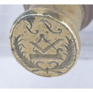 Cachet maçonnique en bois et laiton, XVIIIe siècle