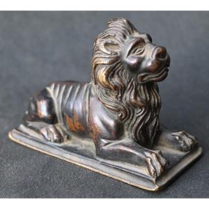 Lion assis" Bronze XVIIIeme siécle