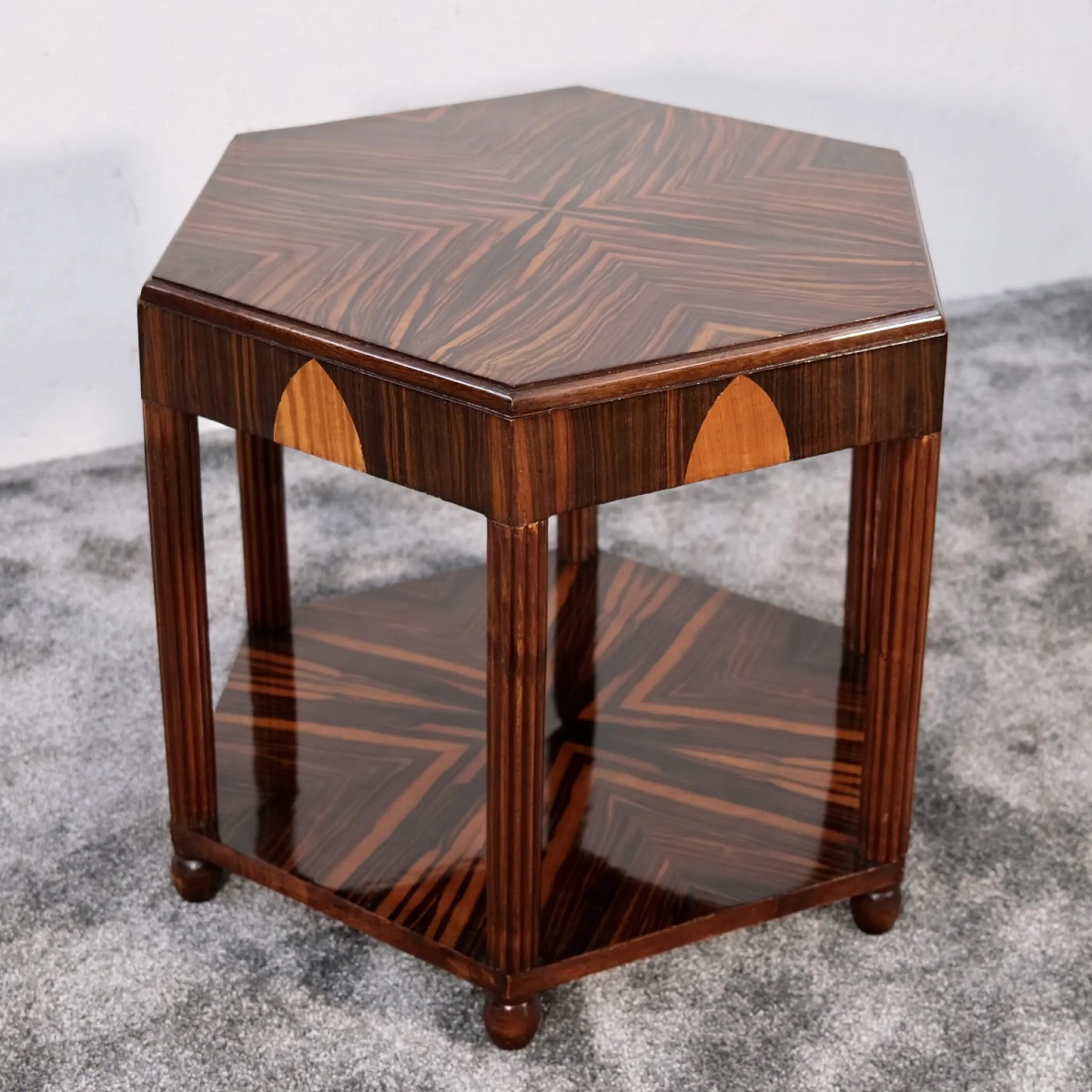 Table d'appoint hexagonale Art Déco à Makassar-photo-4