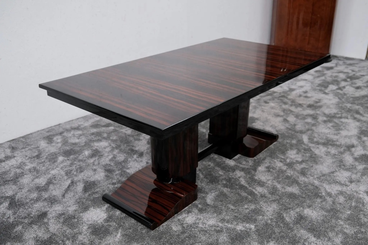 Élégante table à manger Art Déco à Makassar-photo-2