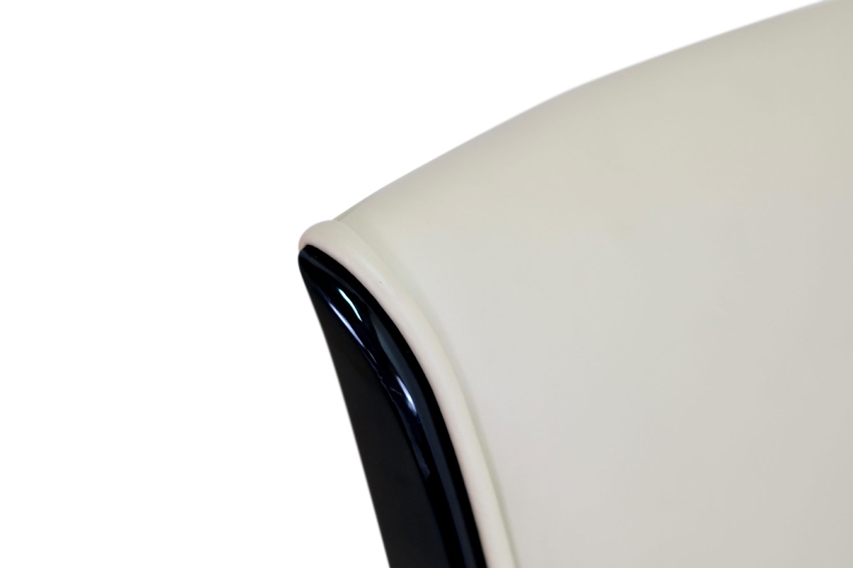 Six chaises Art Déco à dossier haut et assises profondes en laque noire et cuir véritable.-photo-3