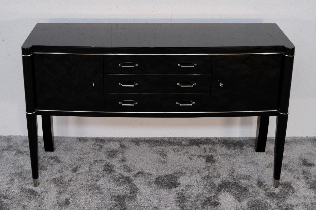Buffet élégant sur hauts pieds, avec 3 tiroirs au centre, finition laquée noire brillante.-photo-3