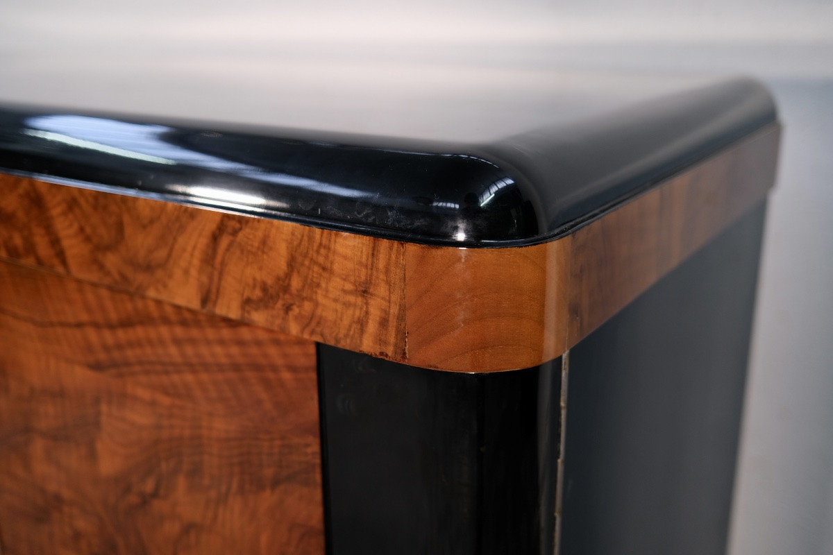 Small Art Deco Sideboard, Walnut And High-gloss Black Lacquer Trim-photo-2