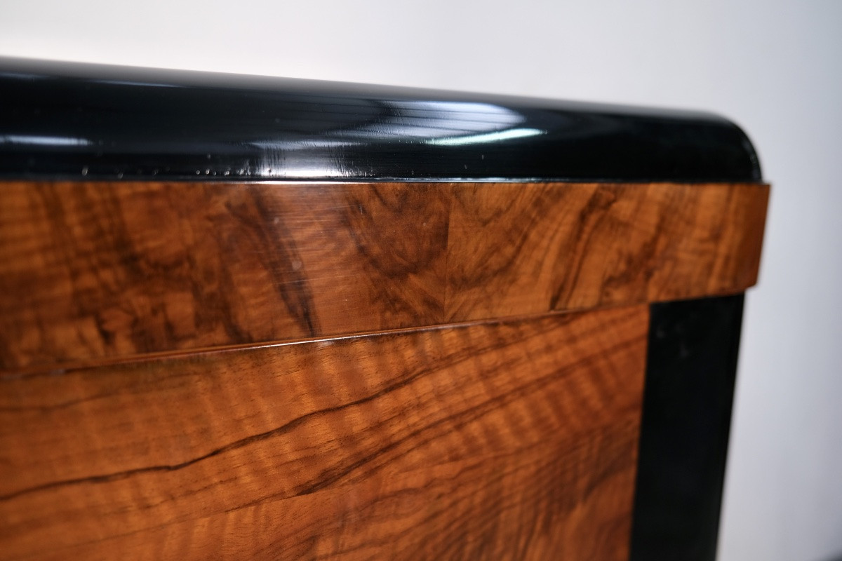 Small Art Deco Sideboard, Walnut And High-gloss Black Lacquer Trim-photo-5