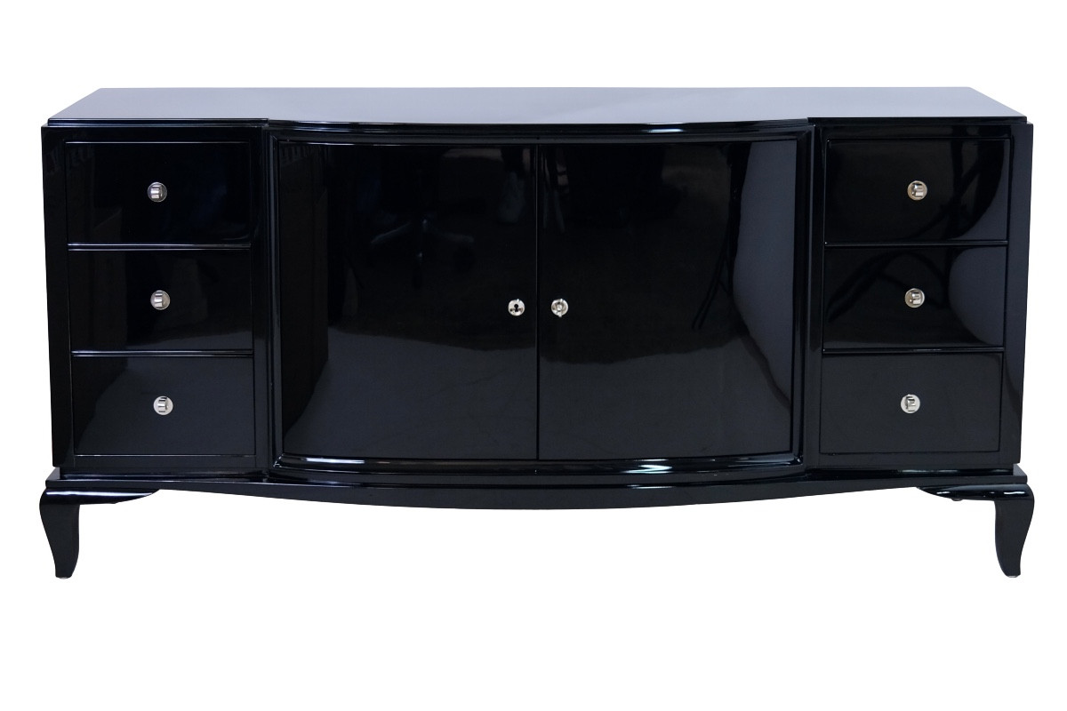 Buffet en laque noire brillante avec pieds élégamment incurvés