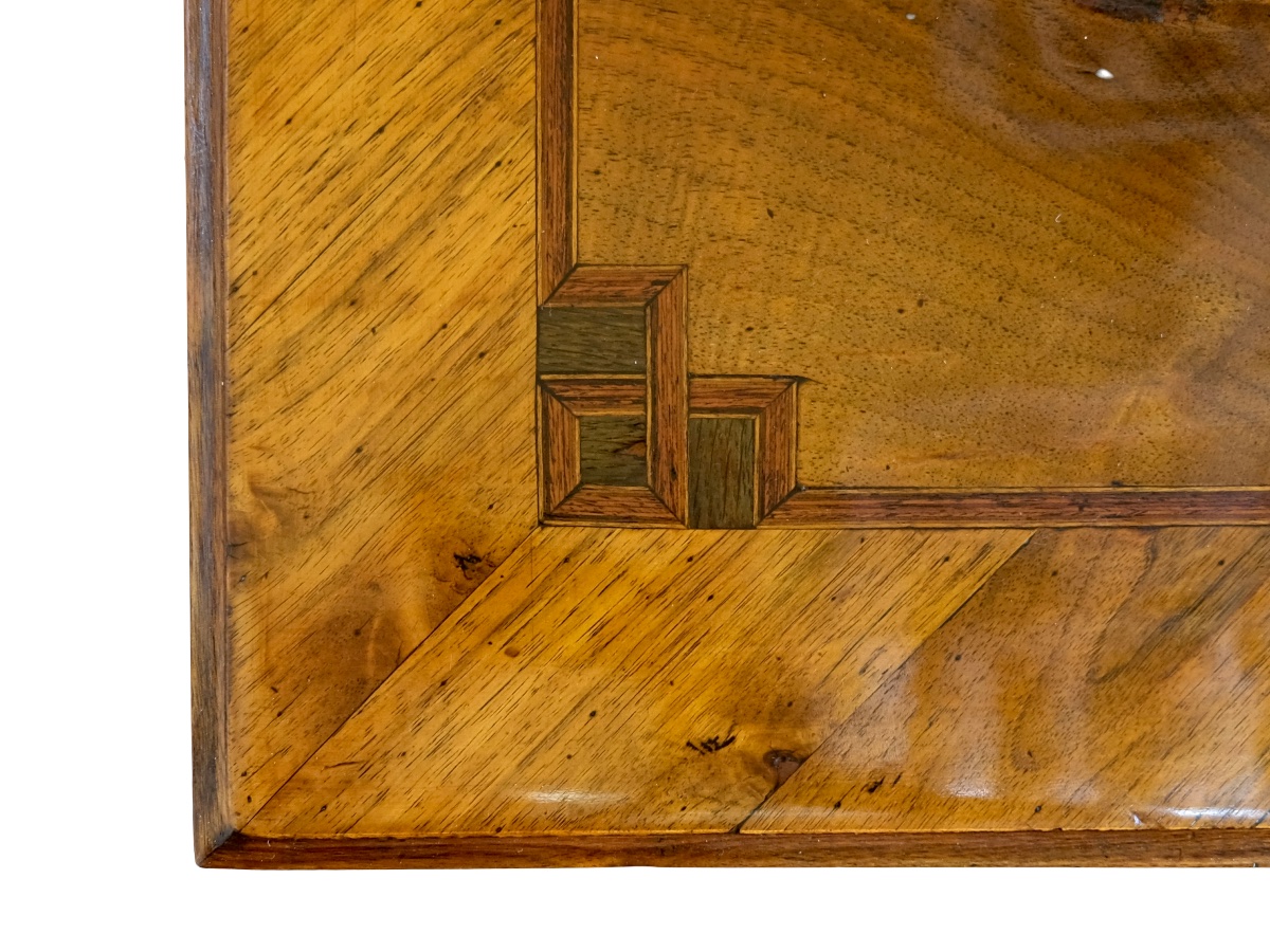 Commode Louis XVI à deux tiroirs, en noyer, vernis au tampon appliqué à la main.-photo-2
