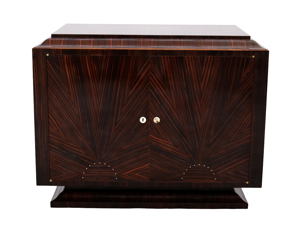 Élégante commode à deux portes en bois de Macassar ornée d'un décor géométrique-photo-4