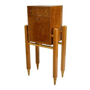 Meuble de bar très élégant, en bois clair avec garniture dorée