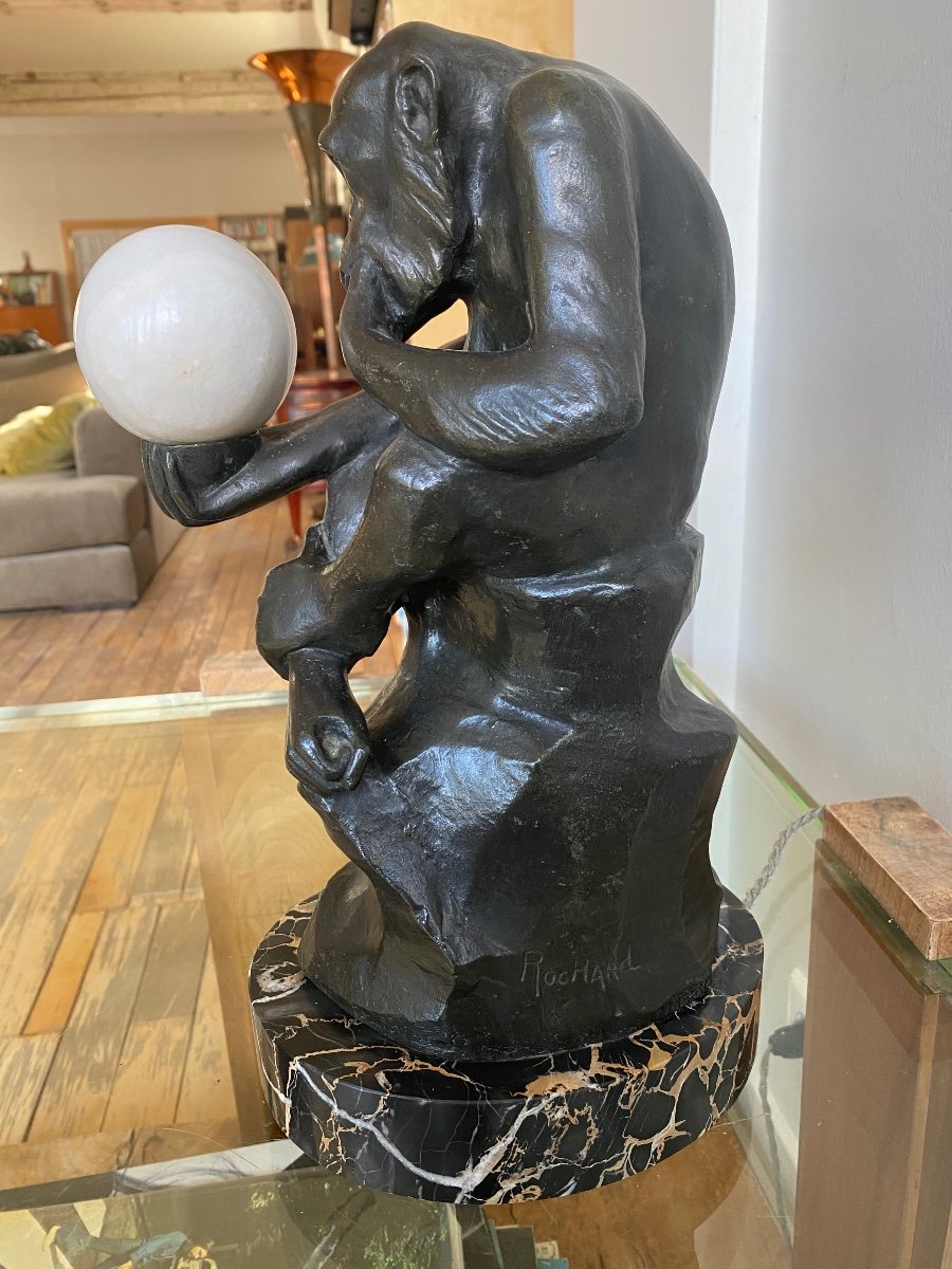 Illuminated Bronze Sculpture Signed "rochard" - Monkey With Alabaster Ball - Art Deco-photo-1