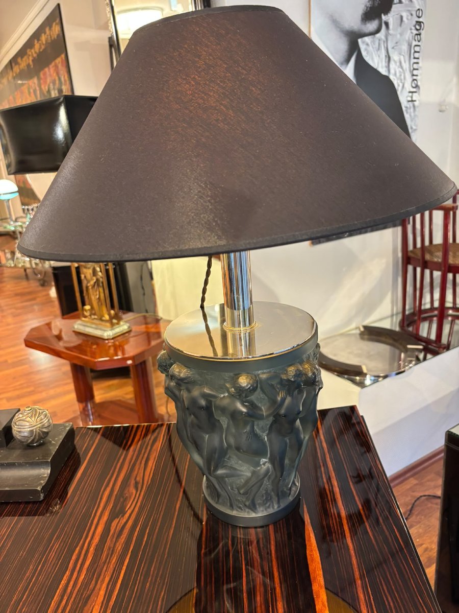 Lampe Lalique modèle Bacchantes Art Déco avec abat-jour en soie