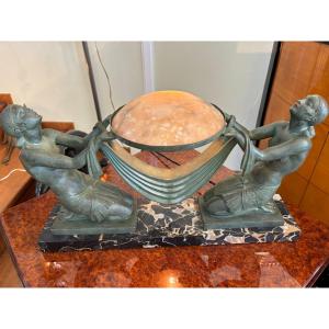 Lampe Art Déco vers 1925 signée Fayral