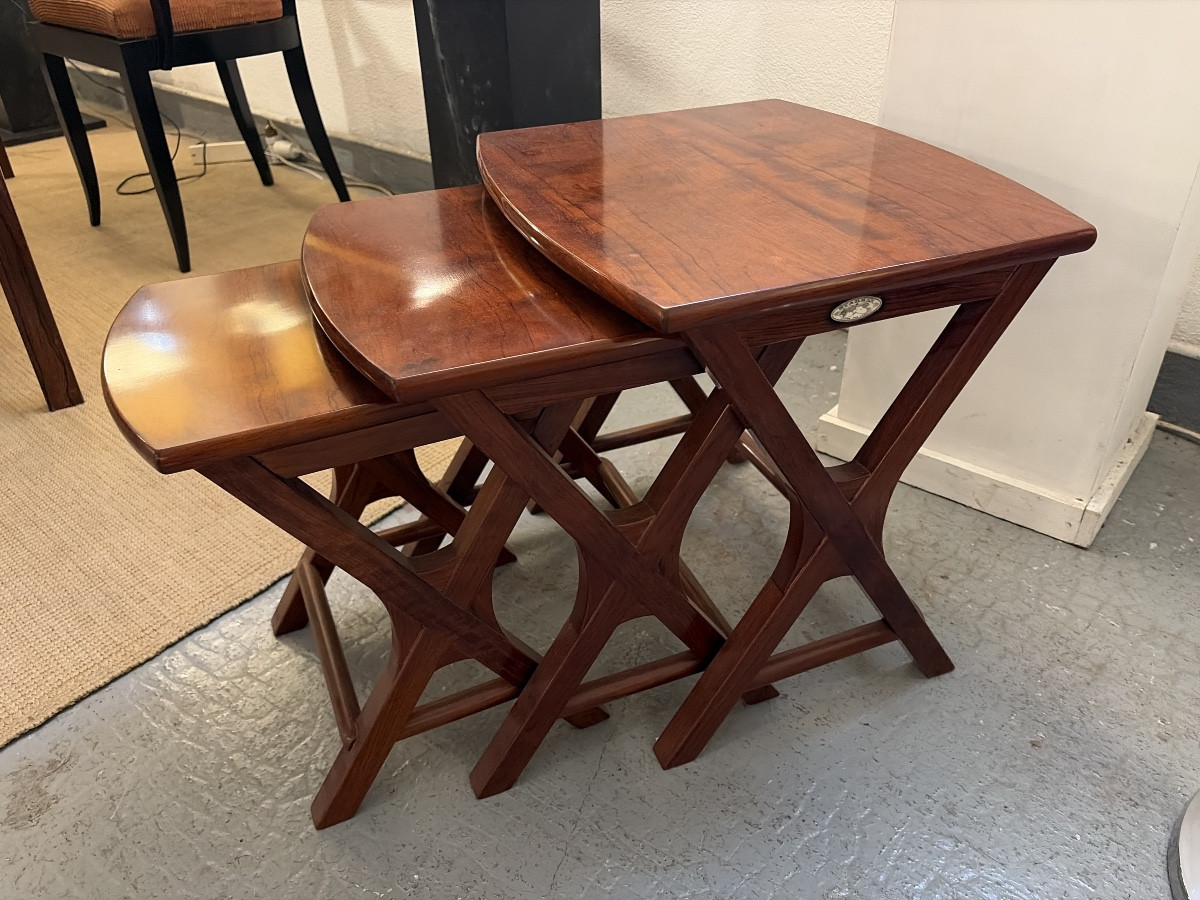 Tables gigognes 