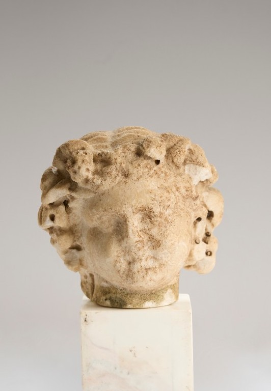 Tête de Bacchus en marbre romain