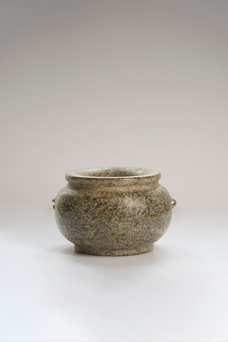 Vase en pierre dure à la manière des productions chalcolithiques, circa 3500–3200 av. J.-C.-photo-3