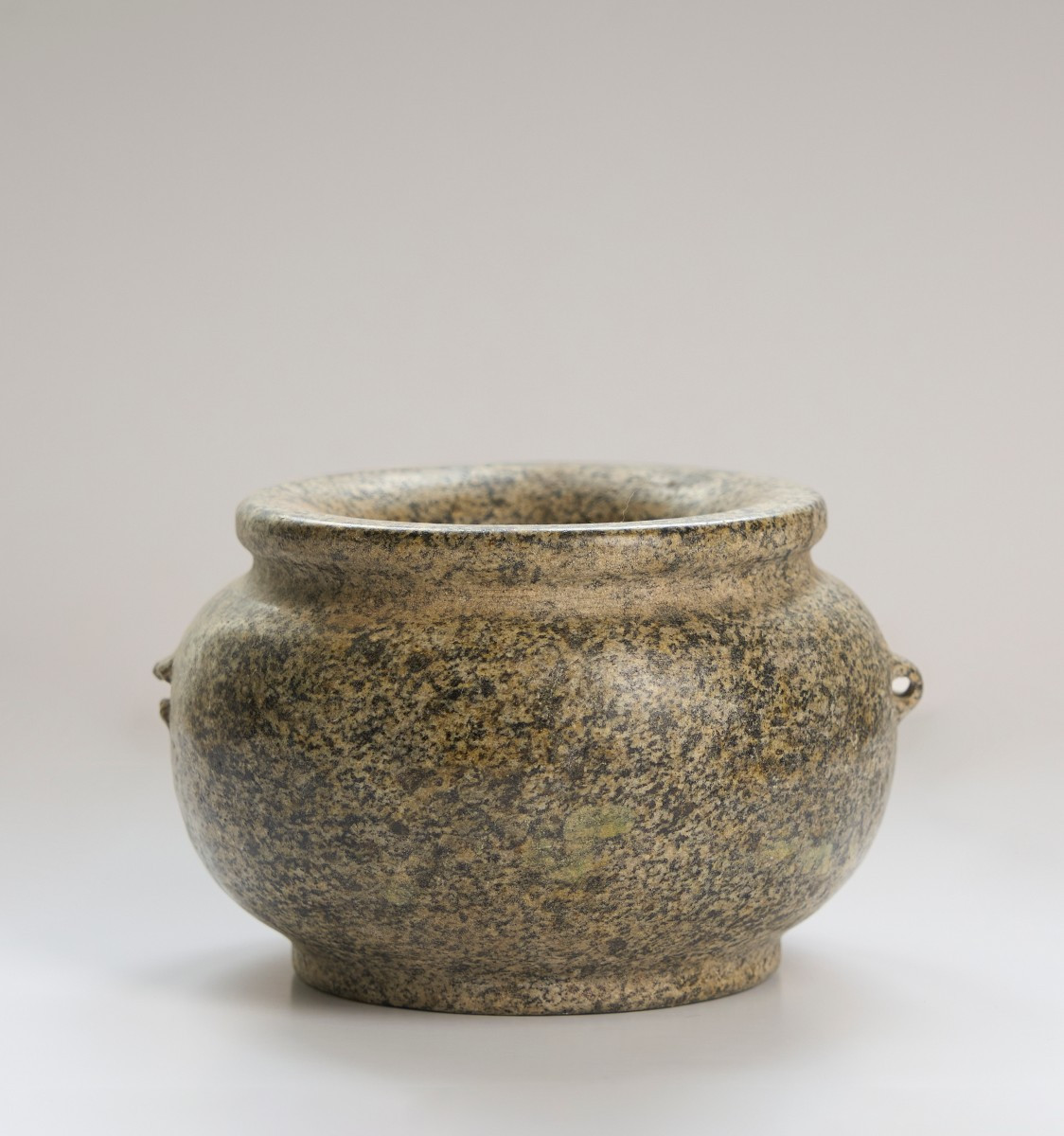 Vase en pierre dure à la manière des productions chalcolithiques, circa 3500–3200 av. J.-C.