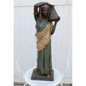 GRANDE SCULPTURE ORIENTALE 1900 - PLÂTRE POLYCHROME -ÉGYPTIENNE PORTEUSE D'EAU