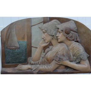 Large Polychrome Art Nouveau Bas-relief 1900 - Two Women During The Return Of The Fishermen