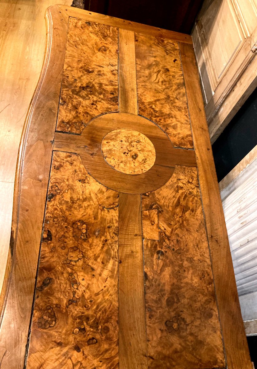Commode Sauteuse En Noyer Marqueté  XVIIIème-photo-4