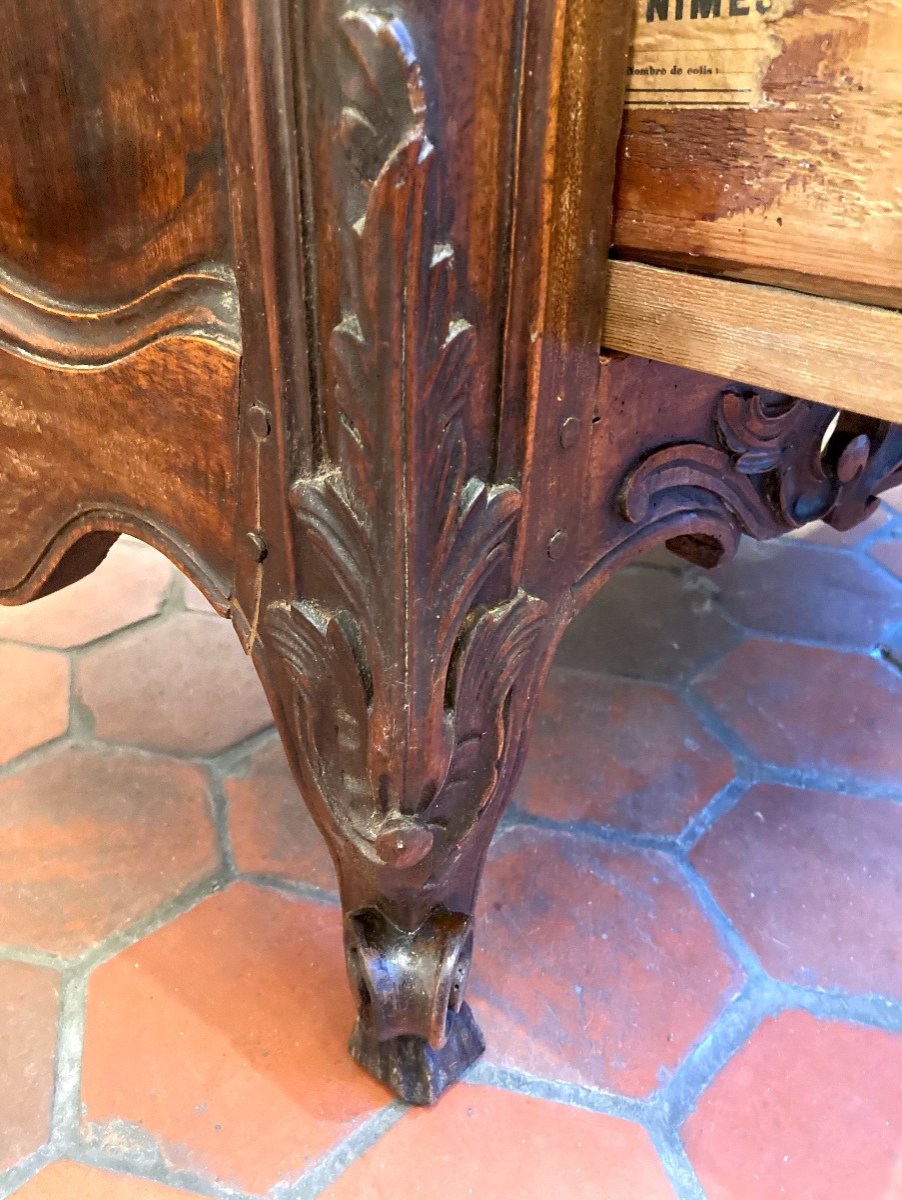 Provençal Animated Chest Of Drawers In Molded Walnut - 18th Century-photo-2