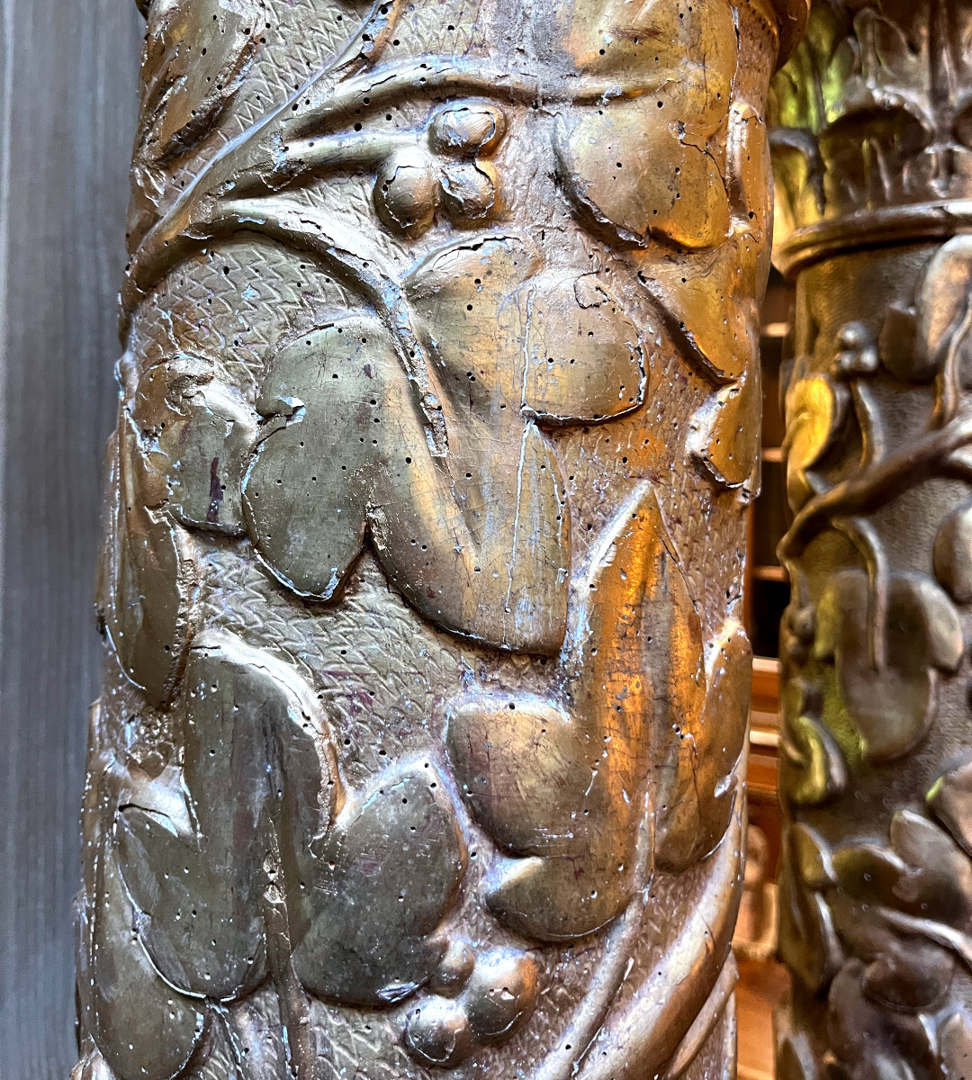Importante suite de Colonnes en chêne mouluré , sculpté,  doré à La Feuille - Italie XVIIIeme.-photo-5