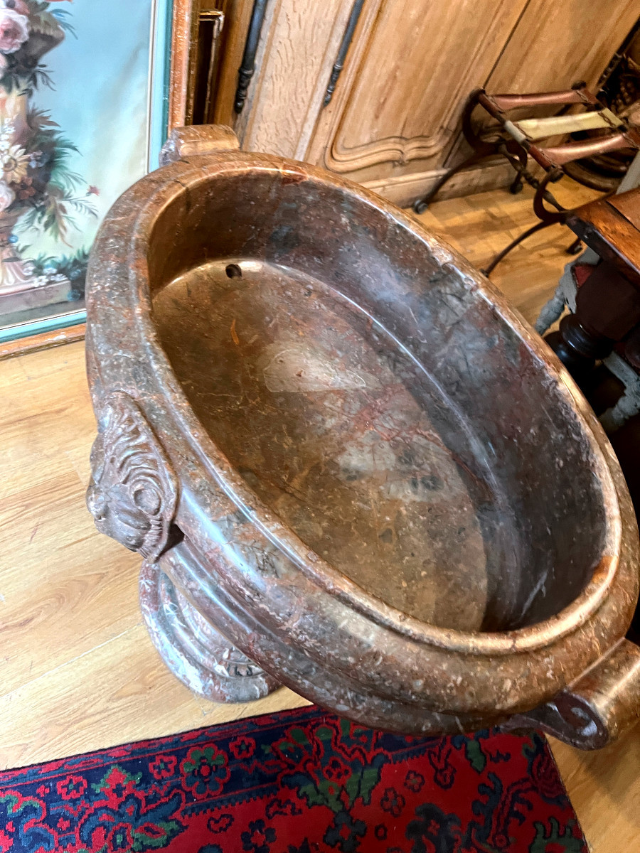 Important Basin Known As A Refresher On Its Lumachelle Marble Base - 17th Century-photo-1