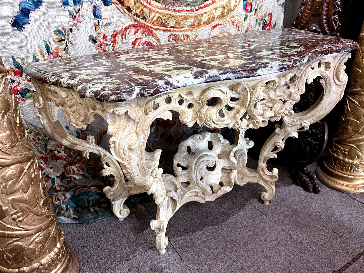 Console Louis XV en tilleul mouluré; rechampi crème - marbre rouge de Rance - France XVIIIème