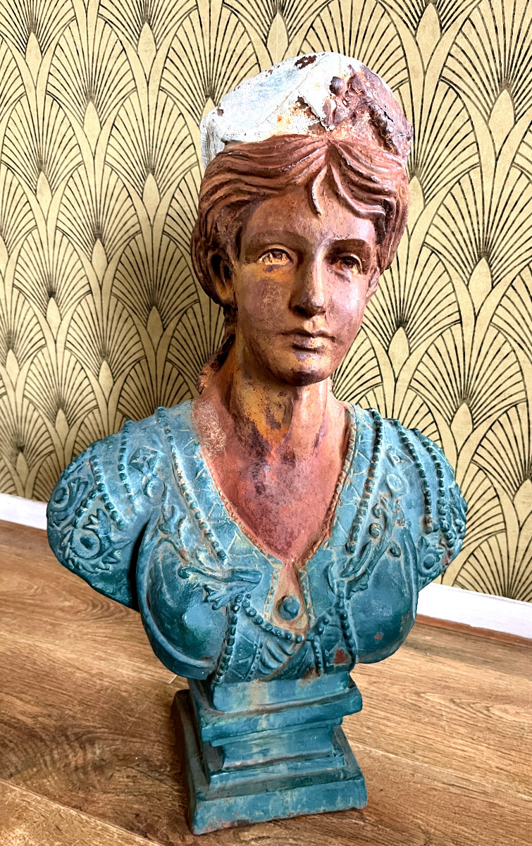 Buste de Femme en fonte à réhauts polychrome - 19ème. siècle