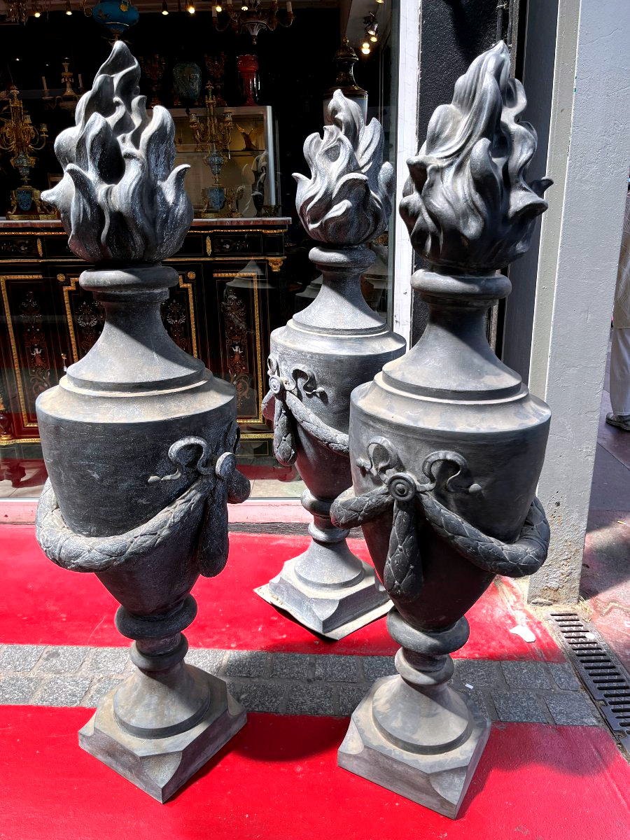 Importante suite de trois pots-à -feux en zinc - XIXeme siècle
