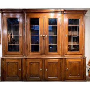 Important Bookcase With Projection In Molded Carved Oak - 18th Century