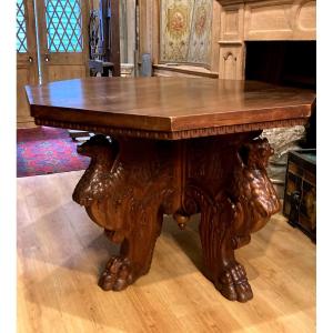 Octagonal Ceremonial Table In Carved Walnut - 17th Century Tuscany
