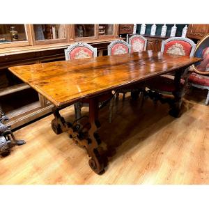 Important Spanish Walnut Table With Monoxyl Top - 18th Century.